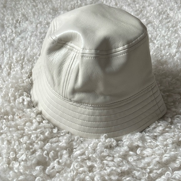 Bundle 2 Listings for $20😀Babaton Bucket Hat NWT - Picture 1 of 8